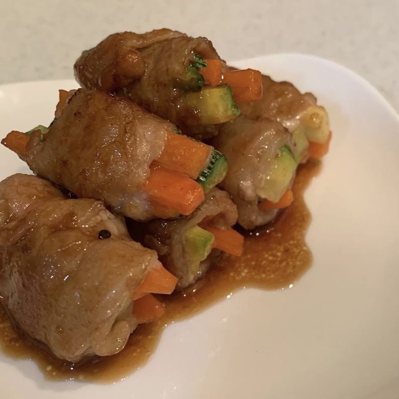 Roll meat with vegetables